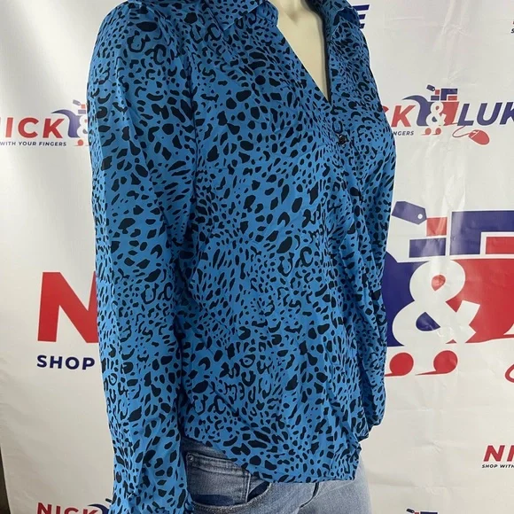 Animal pattern wrap blouse, button up with elastic waist and full collar - Picture 2 of 6